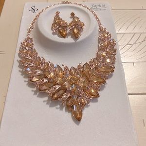 Selling this two necklaces one is gold rose the other one is a multi colored